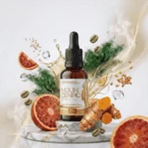 Frasco conta-gotas de vidro âmbar do MounZenpic cercado por laranja moro, cúrcuma, folhas e grãos de café
